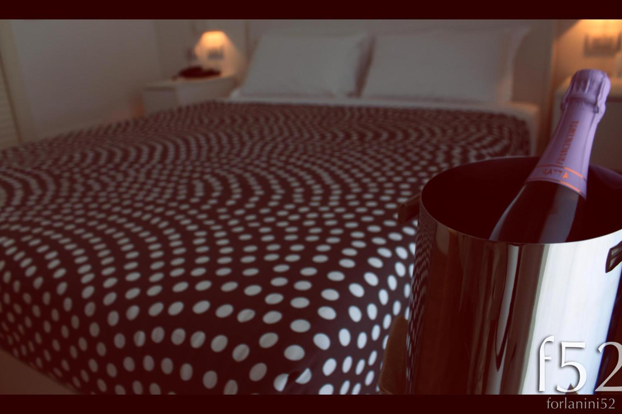 Hotel Forlanini 52 Parma Szoba fotó