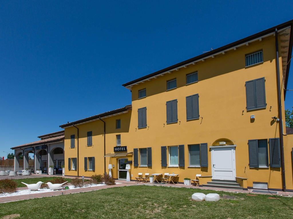 Hotel Forlanini 52 Parma Kültér fotó