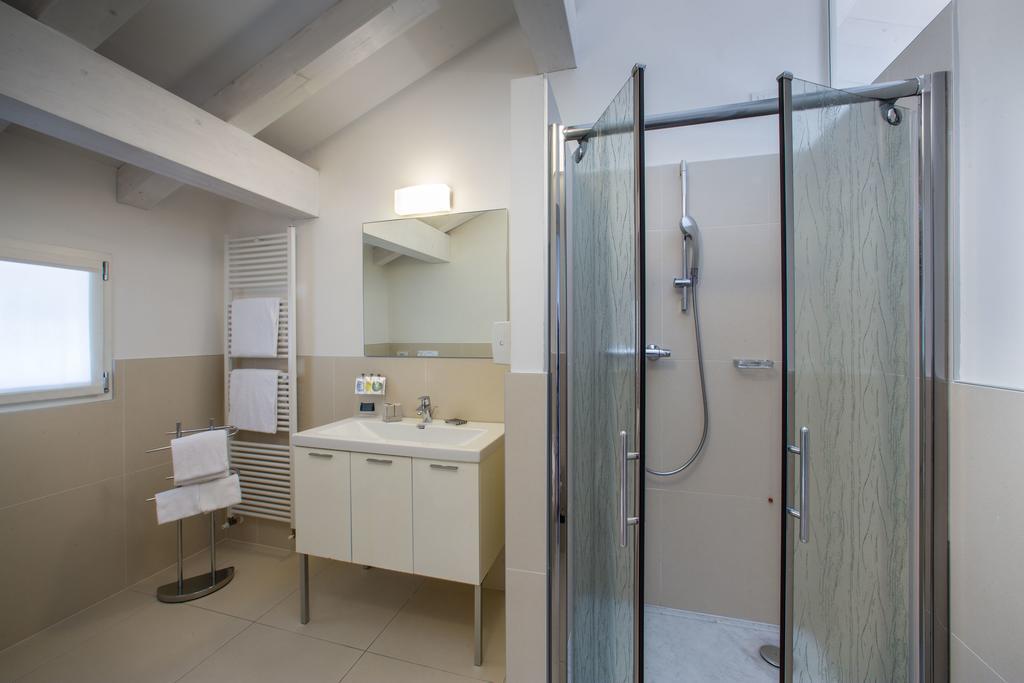 Hotel Forlanini 52 Parma Kültér fotó