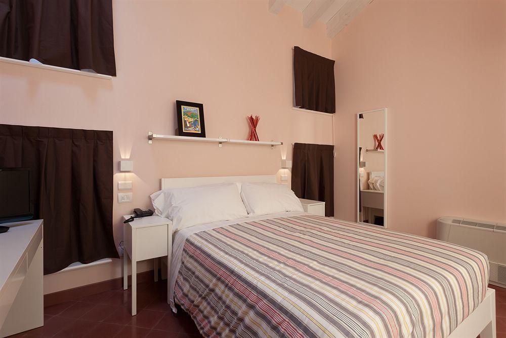 Hotel Forlanini 52 Parma Kültér fotó