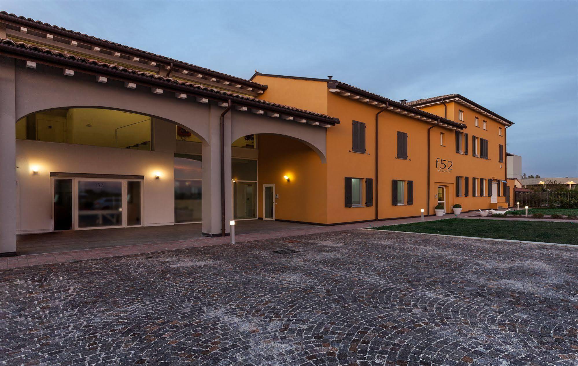 Hotel Forlanini 52 Parma Kültér fotó
