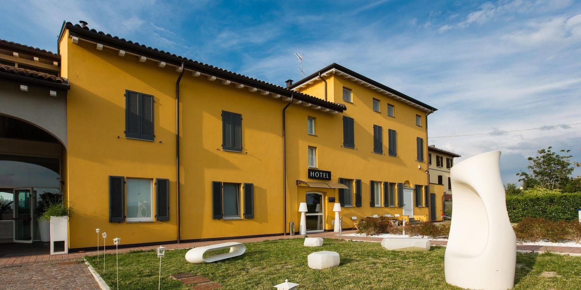 Hotel Forlanini 52 Parma Kültér fotó