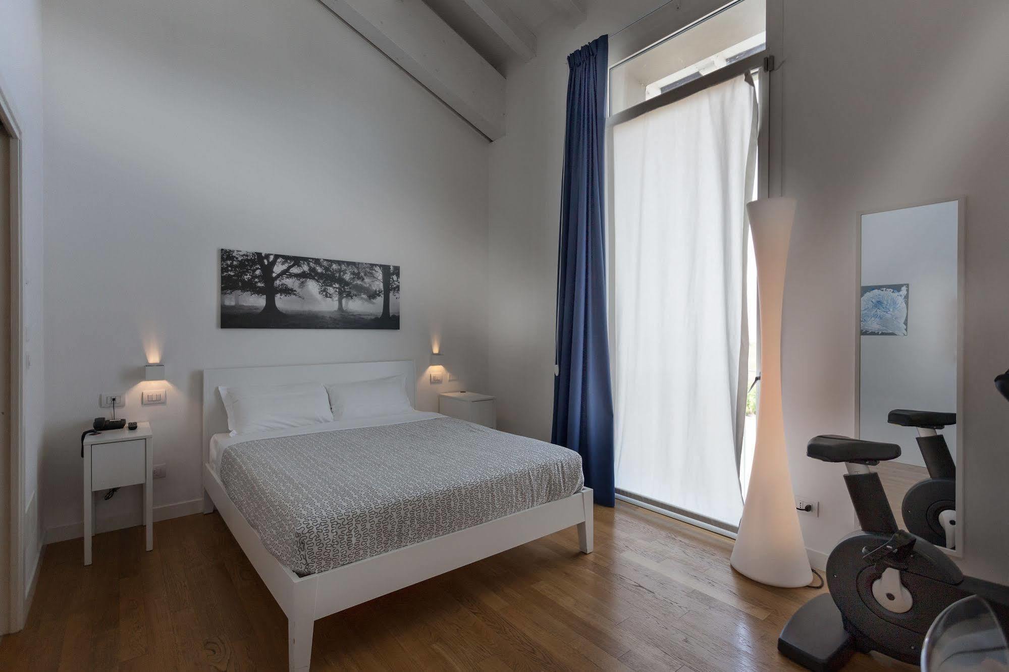 Hotel Forlanini 52 Parma Kültér fotó